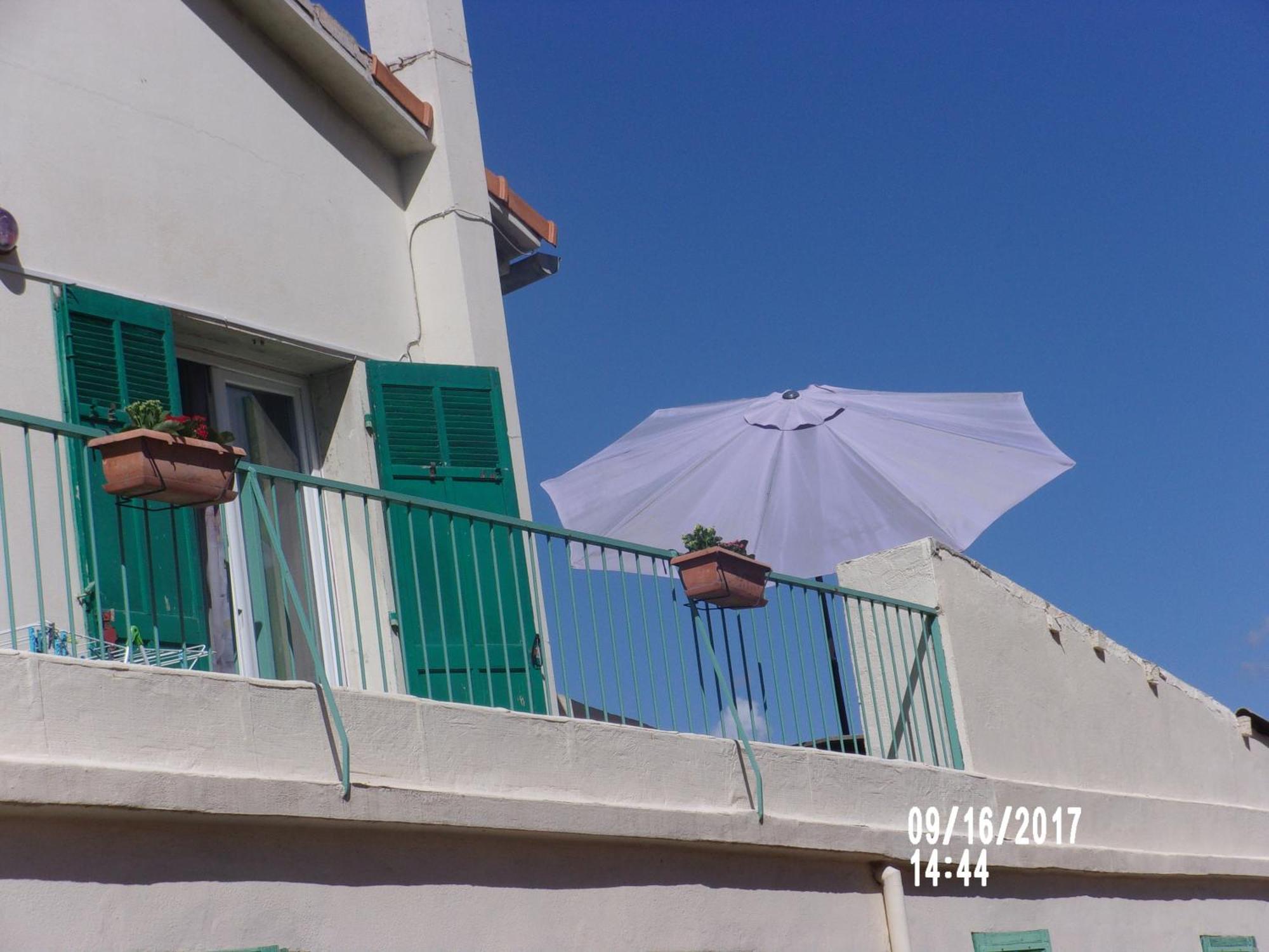 Stud Terras Ville Corniche 2 Pers Stat Gratuit Rue Modif Suivt Possib Et Accord Exclusif Marseilles Buitenkant foto
