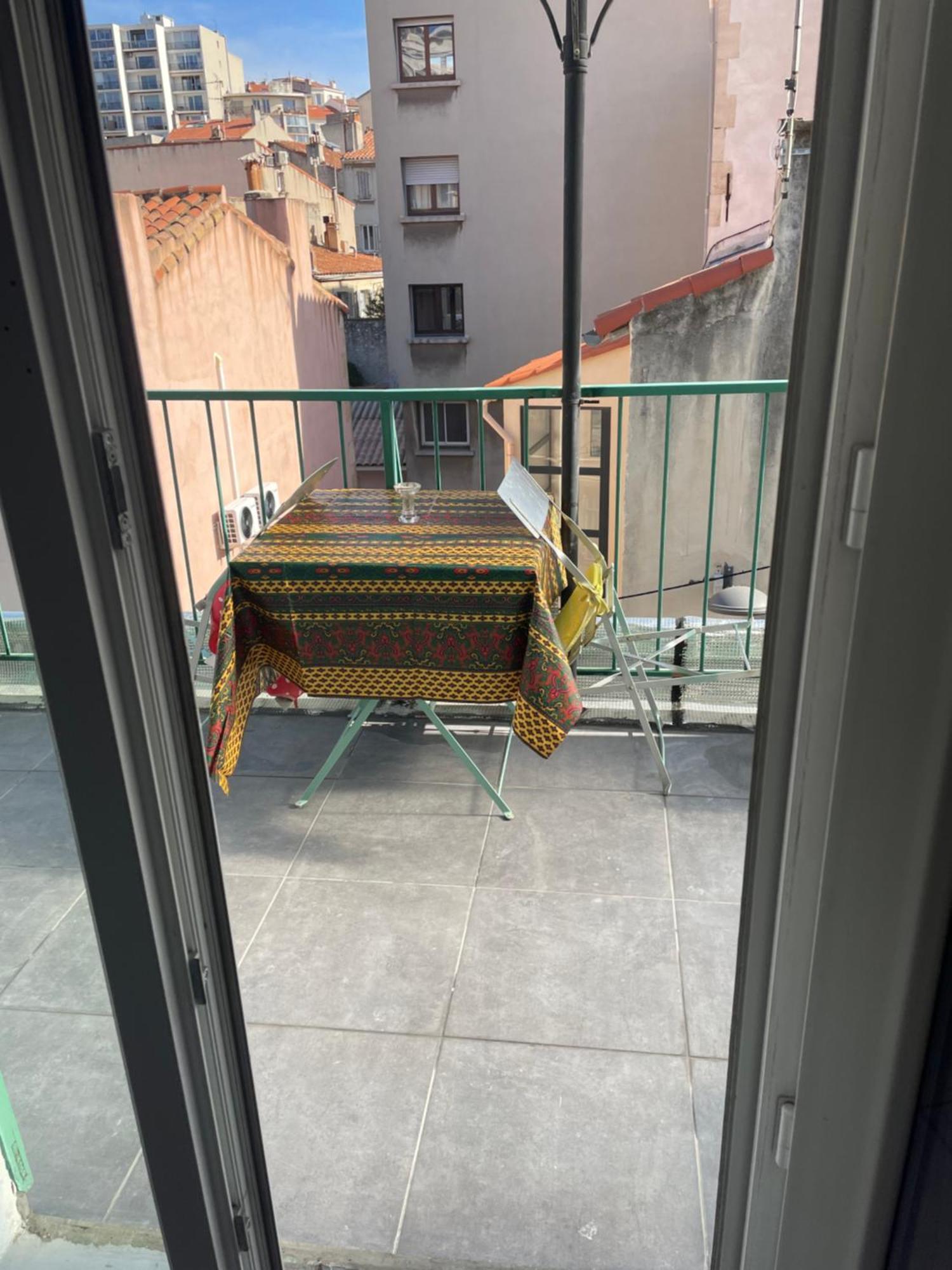 Stud Terras Ville Corniche 2 Pers Stat Gratuit Rue Modif Suivt Possib Et Accord Exclusif Marseilles Buitenkant foto