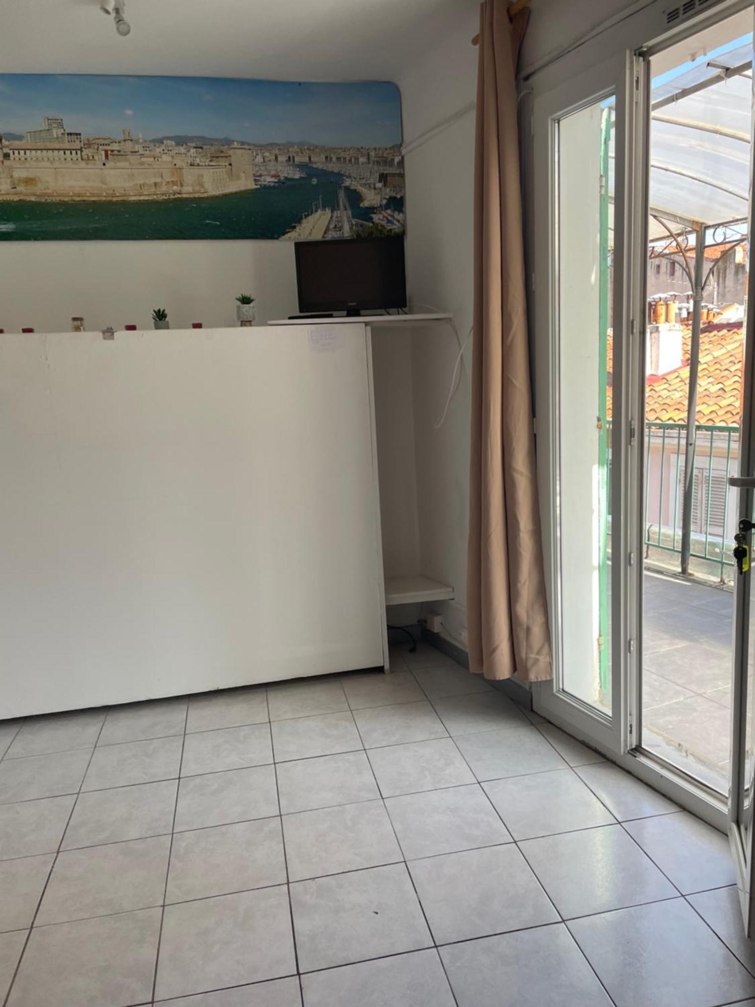 Stud Terras Ville Corniche 2 Pers Stat Gratuit Rue Modif Suivt Possib Et Accord Exclusif Marseilles Buitenkant foto